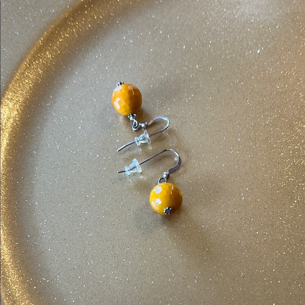 Elegant Gold Drop Earrings; Perfect Condition! - Picture 4 of 5